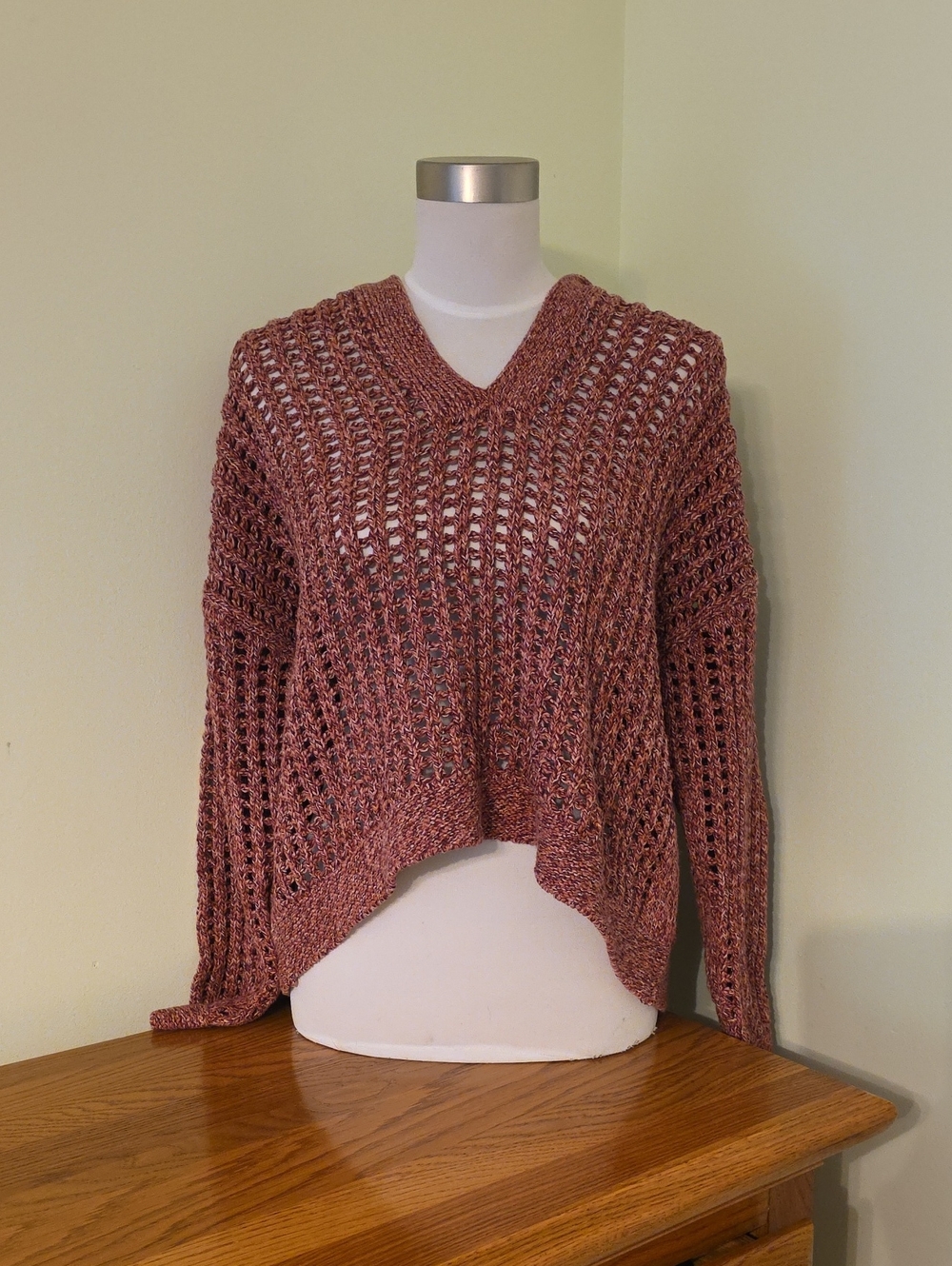 Lou & Grey Open-Weave V-Neck Hoodie Sweater in Dusty Rose/Mauve